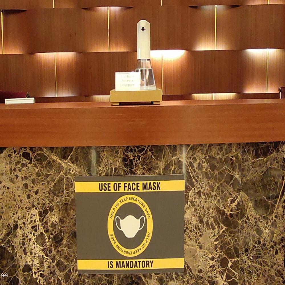 Taj Coromandel Chennai Exterior foto A sign at the reception desk of a hotel in Singapore, 2020