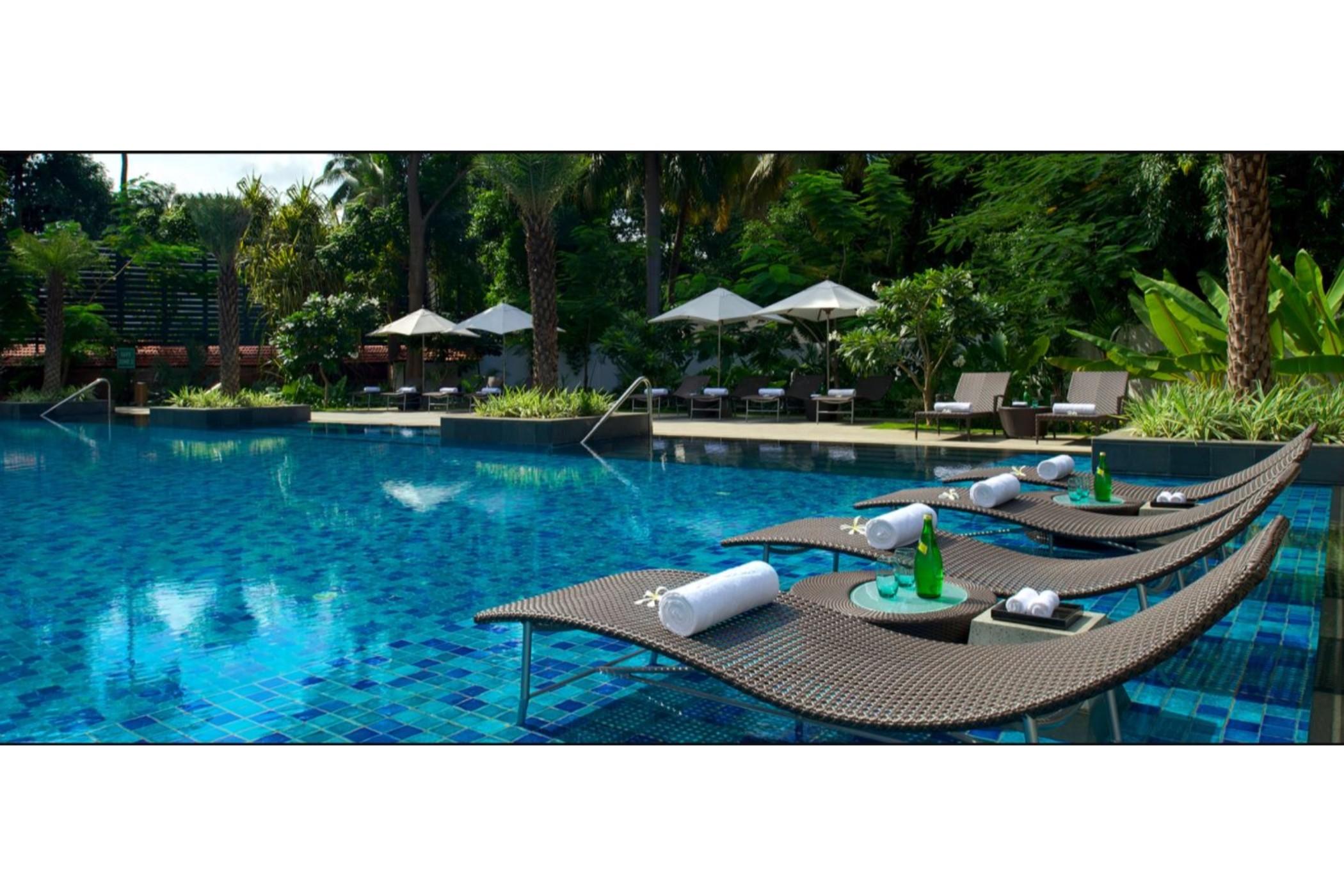 Taj Coromandel Chennai Exterior foto The swimming pool at the hotel